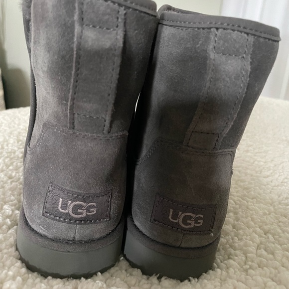 🆕 Ugg Classic Cuff Short Boot - Picture 4 of 6